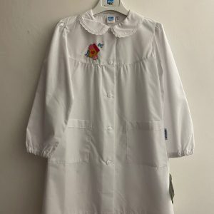 Grembiule Asilo Bianco con Ricamo Casetta – Taglia 6A